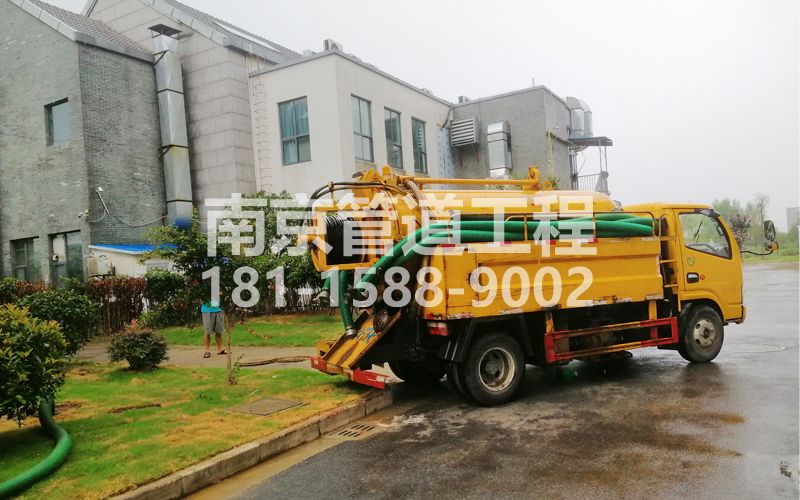 246和凤镇小区化粪池清理