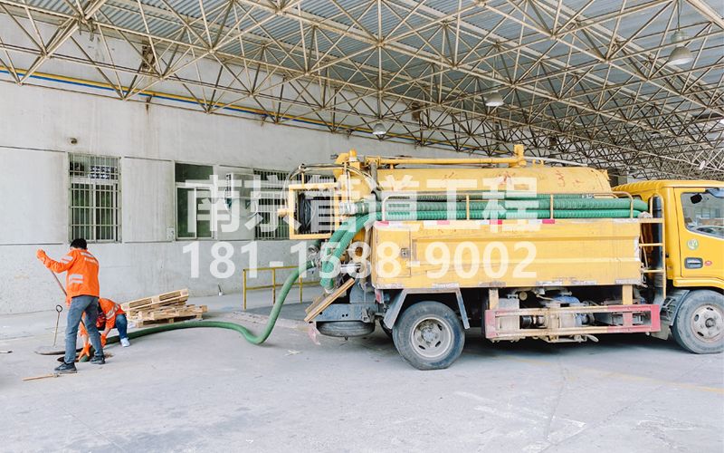 258和凤镇工厂抽污水