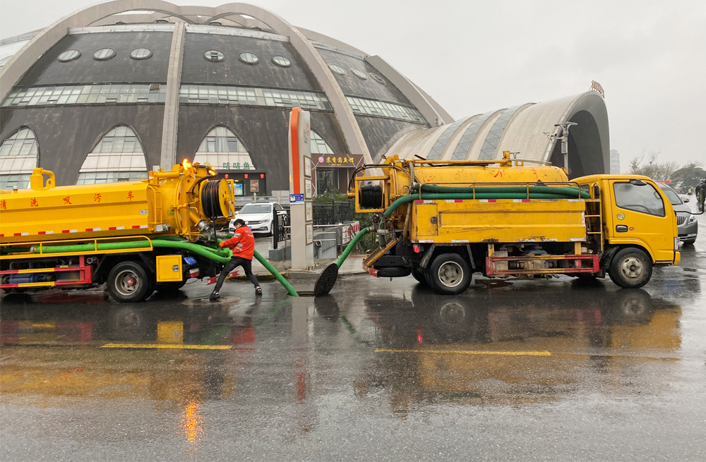 271和凤镇商场管道清淤