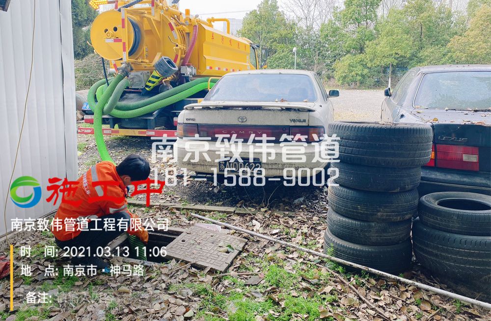 321和凤镇工厂清掏化粪池